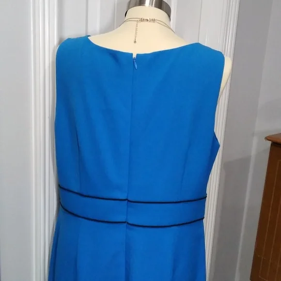 Kasper women's crew neck sleeveless blue dress - Picture 3 of 9